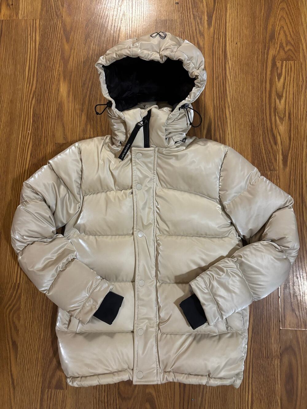 NWOT Aritzia Tna White Pearl Winter Outerwear Down Jacket Super Puff Coat